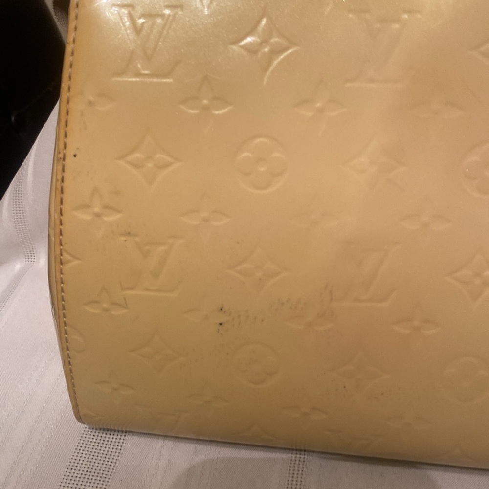 Louis Vuitton Brea MM Yellow Vernis Handbag - Picture 13 of 15
